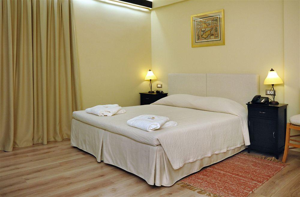 Efplias Hotel Apartments Pireus Exteriér fotografie