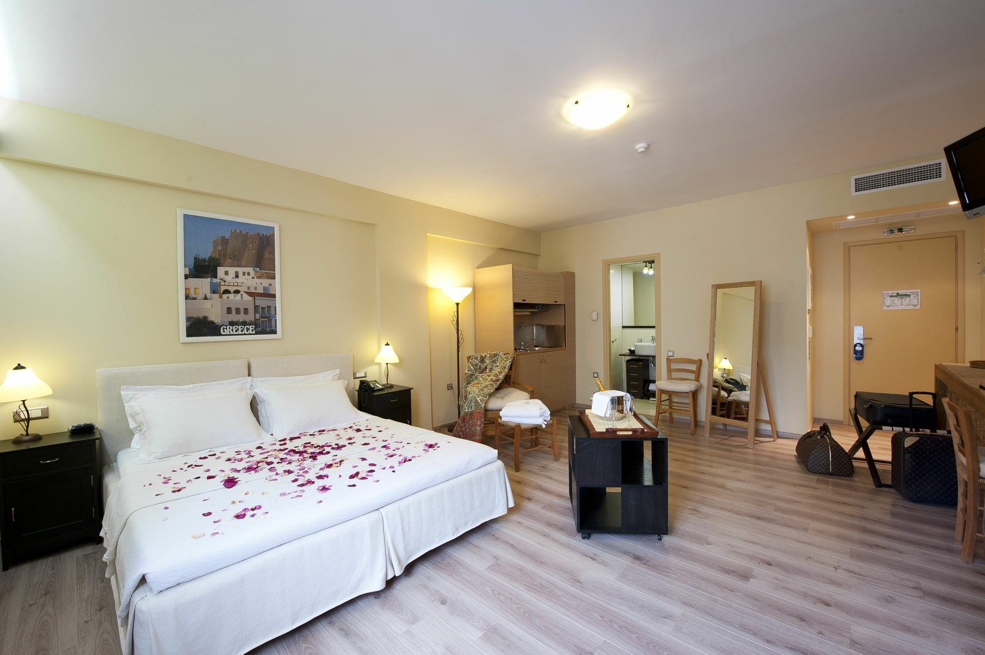 Efplias Hotel Apartments Pireus Exteriér fotografie